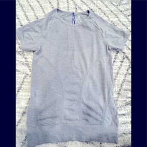 Gray fitted workout shirt extra-large